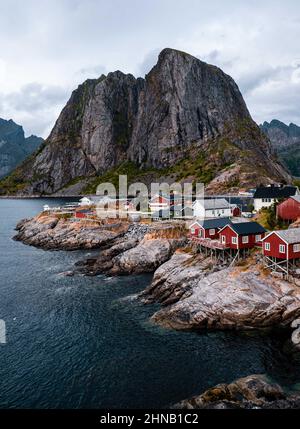 Famose case rosse di Reinefjorden Foto Stock