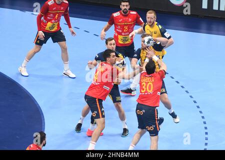 Albin Lagergren (Svezia) contro la Spagna. EHF Euro 2022. Gioco finale Foto Stock