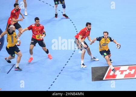 Albin Lagergren (Svezia) contro la Spagna. EHF Euro 2022. Gioco finale Foto Stock