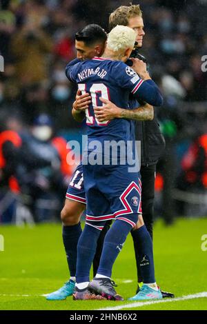 PARIGI, FRANCIA - FEBBRAIO 15: Angel di Maria di Parigi Saint-Germain e Neymar di Parigi Saint-Germain prima del round di sedici tappa uno - UEFA Champions League partita tra Parigi Saint-Germain e Real Madrid allo Stade de France il 15 febbraio 2022 a Parigi, Francia (Foto di Geert van Erven/Orange Pictures) Foto Stock