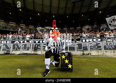 Belo Horizonte, Brasile. 15th Feb 2022. MG - Belo Horizonte - 15/02/2022 - MINEIRO 2022 - ATLETICO MG X CLUB ATLETICO Galodoido ea torcida do Atletico. Foto: Alessandra Torres/AGIF/Sipa USA Credit: Sipa USA/Alamy Live News Foto Stock