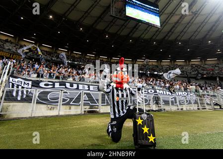 Belo Horizonte, Brasile. 15th Feb 2022. MG - Belo Horizonte - 15/02/2022 - MINEIRO 2022 - ATLETICO MG X CLUB ATLETICO Galodoido ea torcida do Atletico. Foto: Alessandra Torres/AGIF/Sipa USA Credit: Sipa USA/Alamy Live News Foto Stock