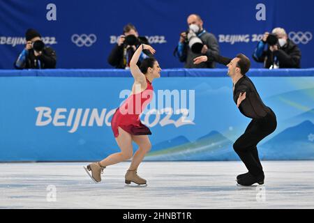 PECHINO, CINA - FEBBRAIO 14: Natalia Kaliszek e Maksym Spodyriev del Team Poland skate durante la Danza libera del ghiaccio il giorno dieci della Pechino 202 Foto Stock