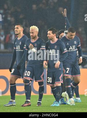 Parigi, Francia, 15 febbraio 2022, Leandro Paredes di PSG, Lionel messi, Neymar e Kylian Mbappe durante il round della UEFA Champions League del 16, tappa 1 del 2 Parigi Saint-Germain (PSG) contro Real Madrid allo stadio Parc des Princes il 15 febbraio 2022 a Parigi, Francia. Foto di Christian Liewig/ABACAPRESS.COM Foto Stock