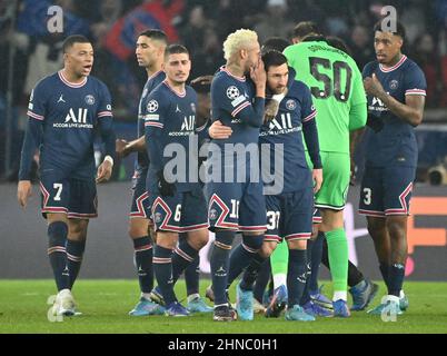 Parigi, Francia, 15 febbraio 2022, Kylian Mbappe di PSG, Lionel messi e Neymar durante il round della UEFA Champions League del 16, tappa 1 del 2 Parigi Saint-Germain (PSG) contro Real Madrid allo stadio Parc des Princes il 15 febbraio 2022 a Parigi, Francia. Foto di Christian Liewig/ABACAPRESS.COM Foto Stock