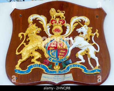 Leith in Scozia: Il Royal Yacht Britannia - il Royal Crest dal Royal Yacht 'Victoria and Albert' Foto Stock