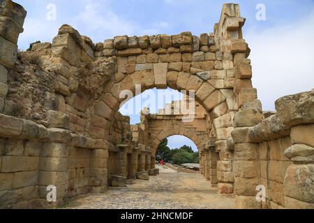 Parco Archeologico di Tindari, vista degli archi Foto Stock