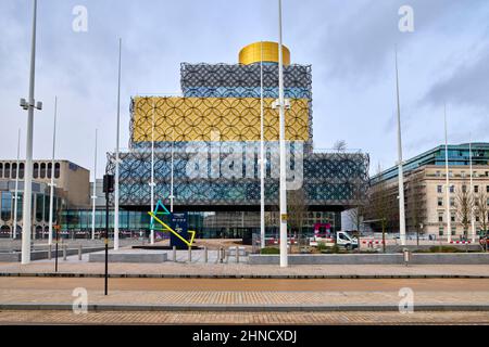 La Biblioteca di Birmingham è una biblioteca pubblica di Birmingham, in Inghilterra. Si trova sul lato ovest del centro della città in Piazza Centenario. Foto Stock