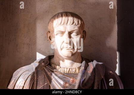 Busto dell'imperatore romano Traiano, Galleria degli Uffizi, Firenze, Italia Foto Stock