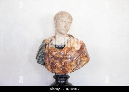 Busto dell'imperatore romano Traiano, Galleria degli Uffizi, Firenze, Italia Foto Stock