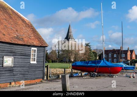 Bosham villaggio e porto, vista della graziosa attrazione turistica costiera a West Sussex, Inghilterra, Regno Unito in una giornata di sole nel mese di febbraio Foto Stock