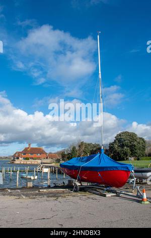 Bosham villaggio e porto, vista della graziosa attrazione turistica costiera a West Sussex, Inghilterra, Regno Unito in una giornata di sole nel mese di febbraio Foto Stock