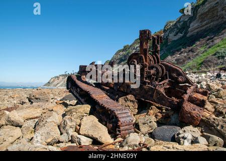 La SS Dominator corse a terra sotto Palos Verdes Estates nella California del Sud nel 1961 e da allora si è arrugginita. Foto Stock