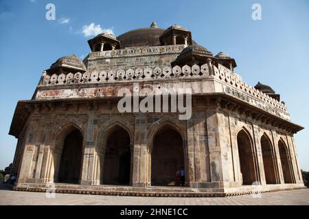 16th.secolo Tomba del governatore di Afgan Sher Shah Suri, costruito su un lago artificiale a Sasaram nello Stato di Bihar, India Foto Stock