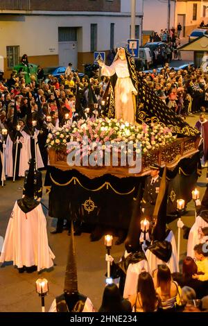 Vergine d'amarezza nella settimana pasquale Processione della Fratellanza di Gesù nella sua terza caduta il lunedì Santo a Zamora, Spagna. Foto Stock