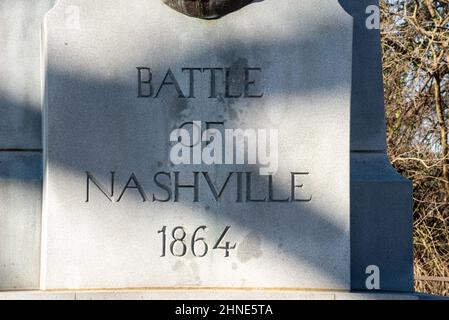 Le parole Battaglia di Nashville 1864 incise in granito bianco segnano la base del Monumento alla Battaglia di Nashville. Foto Stock