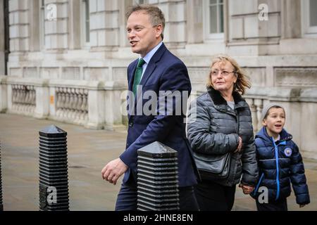 Westminster, Londra, Regno Unito. 16th Feb 2022. Grant Shapps MP, Segretario di Stato per i trasporti, esce dal Gabinetto di Whitehall questo pomeriggio. Credit: Imagplotter/Alamy Live News Foto Stock