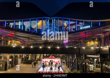 Il carbone cade Yard di notte, Handyside area, King's Cross urban Regeneration, Londra, Inghilterra, Regno Unito Foto Stock