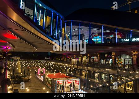 Il carbone cade Yard di notte, Handyside area, King's Cross urban Regeneration, Londra, Inghilterra, Regno Unito Foto Stock