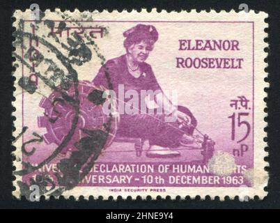 INDIA - CIRCA 1963: Timbro stampato dall'India, mostra Eleanor Roosevelt a ruota rotante, circa 1963 Foto Stock