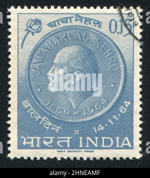 INDIA - CIRCA 1964: Timbro stampato dall'India, mostra Nehru Medal e Rose, circa 1964 Foto Stock