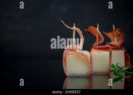 cibo di sottofondo con melone e prosciutto di parma Foto Stock