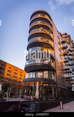 Park vista Tower, appartamenti di lusso a Cobblestone Square, Wapping, un'ex area di ormeggio risviluppata a Tower Hamlets, Londra, Regno Unito Foto Stock