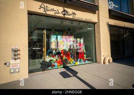 Alice e Olivia di Stacey Bendet Store nel Meatpacking District di New York venerdì 11 febbraio 2022. (© Richard B. Levine) Foto Stock