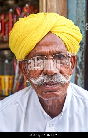 India Rajasthan jaisalmer. Ritratto di un anziano Foto Stock