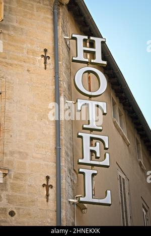 cartello dell'hotel sulla parte anteriore di un edificio Foto Stock