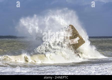 Le blockhaus du Hourdel en baie de Somme recouvert par les vagues Foto Stock