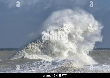 Le blockhaus du Hourdel en baie de Somme recouvert par les vagues Foto Stock