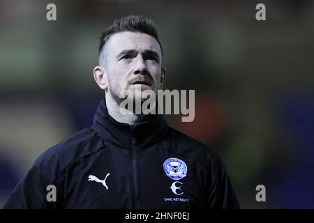 PETERBOROUGH, REGNO UNITO. FEB 16TH. Jack Marriott di Peterborough United si riscalda davanti alla partita del Campionato Sky Bet tra Peterborough United e Reading al Weston Homes Stadium di Peterborough, mercoledì 16th febbraio 2022. (Credit: James Holyoak | MI News) Credit: MI News & Sport /Alamy Live News Foto Stock