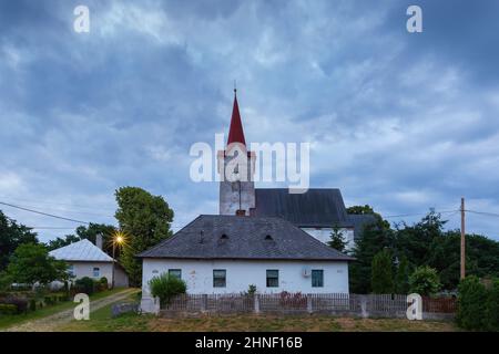 Chiesa gotica nel villaggio di Turciansky Dur, Slovacchia. Foto Stock