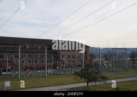 Centrale idroelettrica ad accumulo pompato situata sul fiume Reno. Fornisce e distribuisce elettricità. Foto Stock