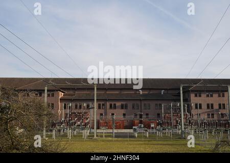 Centrale idroelettrica ad accumulo pompato situata sul fiume Reno. Fornisce e distribuisce elettricità. Vista frontale. Foto Stock