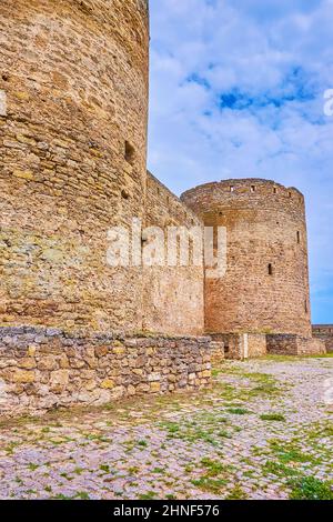 Le torri rotonde conservate della Cittadella principale del complesso della Fortezza di Akkerman, Bilhorod-Dnistrovskyi, Ucraina Foto Stock