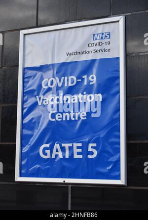 Cartello per il centro di vaccinazione Covid-19 allo Stadio MK, Milton Keynes. Foto Stock