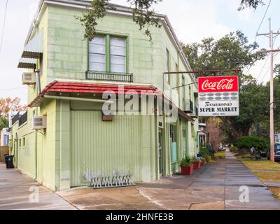 NEW ORLEANS, LOUISIANA - 5 dicembre 2013: Il Super Market storico di Terranova sull'Esplanade Avenue Foto Stock