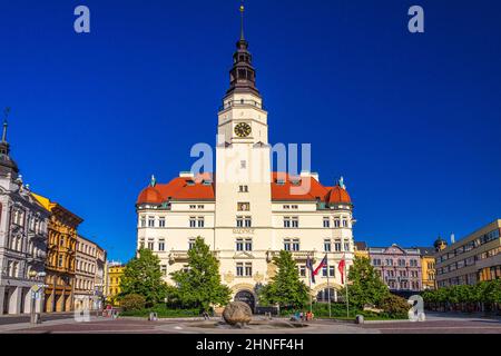 Piazza superiore con il municipio nella città di Opava, Repubblica Ceca, Europa. Foto Stock