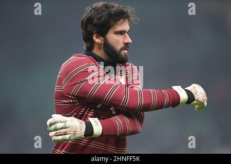 Alisson Beckerof Liverpool durante il Campionato UEFA Champions Round di sedici partite di prima tappa tra FC Internazionale e Liverpool FC allo Stadio San Siro, Milano, Italia, il 16 febbraio 2022. Foto di Giuseppe Maffia. Foto Stock