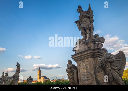 Statue storiche nei pressi del collegio dei Gesuiti a Kutna Hora, Repubblica Ceca, Europa. Foto Stock