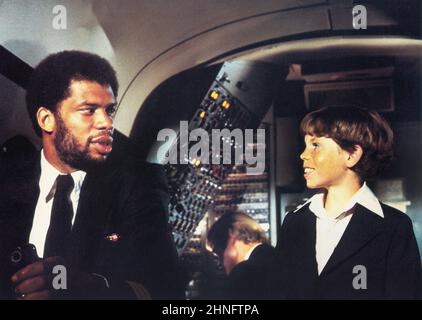 Kareem Abdul-Jabbar, Ross Harris, on-set del film, 'Airplane!', Paramount Pictures, 1980 Foto Stock