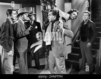 Johnny Sands, Rudy Vallee, Garry Owen, Edmond o'Brien, Wanda Hendrix, Richard Erdman, sul set del film, 'l'Ammiraglio era una Signora', United Artists, 1950 Foto Stock