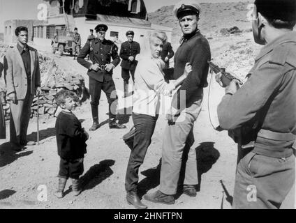 Martine Carol, Van Johnson, on-set del film, 'azione della Tiger', MGM, 1957 Foto Stock