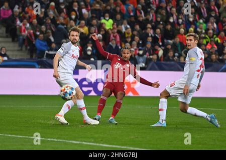 Goalchance Serge GNABRY (FC Bayern Monaco di Baviera), azione, colpo, a sinistra: Andreas ULMER (Salisburgo), re: Maximilian WOEBER (Salisburgo). Campionato dei campioni di calcio/turno del 16 RB Salzburg - FC Bayern Monaco di Baviera 1-1, il 16th febbraio 2022, Red Bull Arena Salzburg, Foto Stock