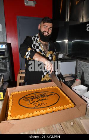 Miami, Stati Uniti d'America. 08th Mar 2020. MIAMI, FL - MARZO 08:American Idol stagione 18 nuova sensazione di canto Jimmy Levy, che è il nipote di famosissimo psichico Micki Dahne e figlio di psichico Jill Dahne-Levy ed Ely Levy, dice che vede morti e canta con un auricolare invisibile. Jimmy ha goduto il suo esclusivo partito di orologio con la sua famiglia ed amici insieme al suo ospite speciale ha ucciso il rapper XXXTentacion la madre, Cleopatra Bernard, al sig. Kream nella sezione Wynwood di Miami il 8 marzo 2020 a Miami, Florida gente: Jimmy Levy Credit: Storms Media Group/Alamy Live News Foto Stock