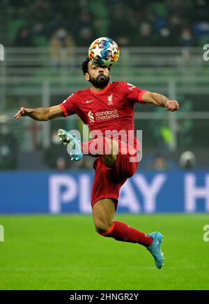 Milano. 16th Feb 2022. Mohamed Salah di Liverpool compete nel corso del round della UEFA Champions League 16 della prima partita tra FC Inter e Liverpool a Milano, Italia, 16 febbraio 2022. Credit: Alberto Lingria/Xinhua/Alamy Live News Foto Stock