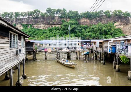 Passeggiare per Sandakan City in una giornata nuvolosa. Foto Stock