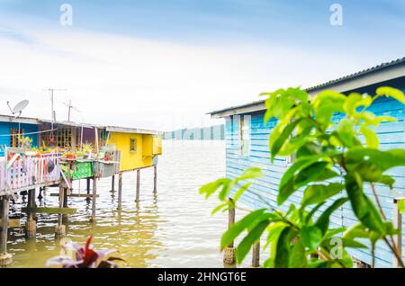 Passeggiare per Sandakan City in una giornata nuvolosa. Foto Stock